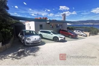 012 2016 568 Ciovo house with sea view for sale