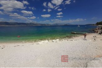 012 2016 568 Ciovo house with sea view for sale