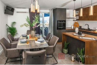 011 2037 47 Makarska _Apartment house for sale