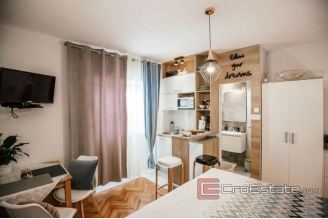 011 2037 47 Makarska _Apartment house for sale