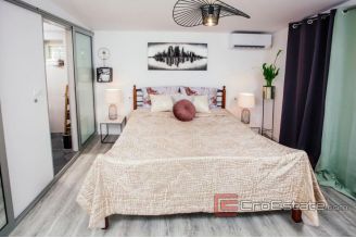 011 2037 47 Makarska _Apartment house for sale