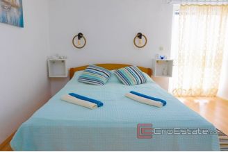 010 5282 30 Peljesac apartment house for sale