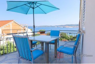 010 5282 30 Peljesac apartment house for sale