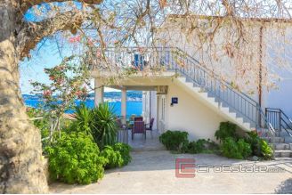 010 5282 30 Peljesac apartment house for sale