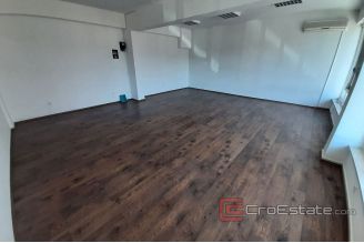 004 2016 571 Split office space for rent