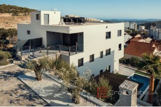 009 2018 233 Sibenik Four bedroom apartment with swimming pool for_sale