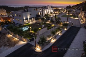 009 2018 233 Sibenik Four bedroom apartment with swimming pool for_sale