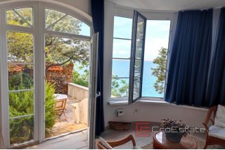 018 2021 354 island pag seafront house for sale