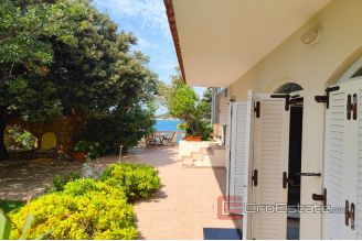 018 2021 354 island pag seafront house for sale