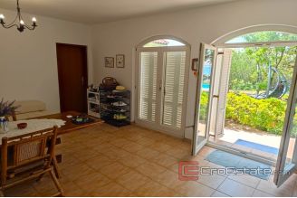 018 2021 354 island pag seafront house for sale