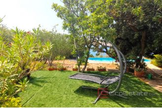 018 2021 354 island pag seafront house for sale