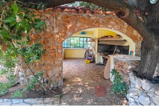 018 2021 354 island pag seafront house for sale