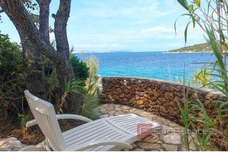 018 2021 354 island pag seafront house for sale