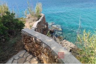 018 2021 354 island pag seafront house for sale