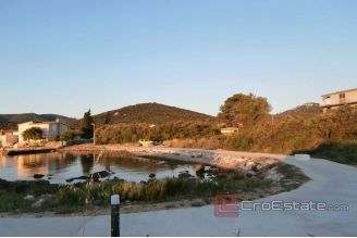 005 2016 572 Peljesac land in the first row by the sea for sale