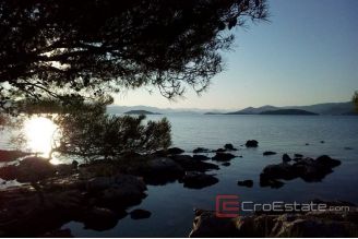 005 2016 572 Peljesac land in the first row by the sea for sale