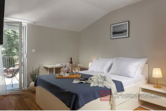 012 1020 03 Umag modern house for sale