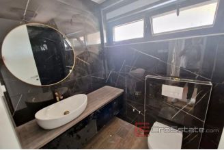 010 1021 02 Krk apartment with a sea view for sale