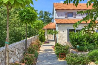 020 1021 03 Krk house with pool for sale