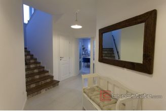 020 1021 03 Krk house with pool for sale