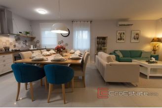 020 1021 03 Krk house with pool for sale