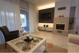 020 1021 03 Krk house with pool for sale