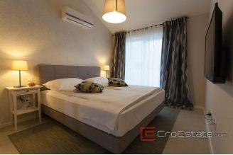 020 1021 03 Krk house with pool for sale