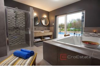 020 1021 03 Krk house with pool for sale