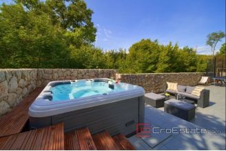 020 1021 03 Krk house with pool for sale