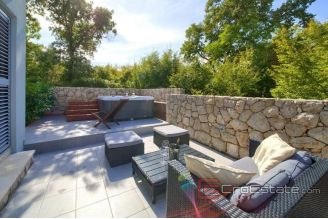 020 1021 03 Krk house with pool for sale