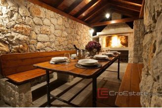 020 1021 03 Krk house with pool for sale