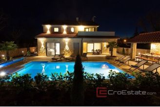 020 1021 03 Krk house with pool for sale