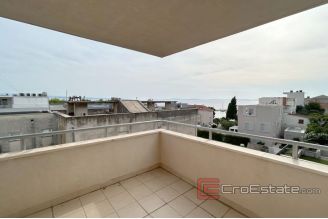 008 5284 30 Apartment with sea view for rent