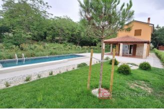 016 1021 05 Krk house with pool for sale