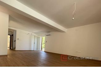 016 1021 05 Krk house with pool for sale