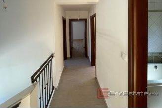 016 1021 05 Krk house with pool for sale