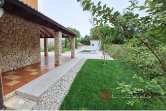 016 1021 05 Krk house with pool for sale