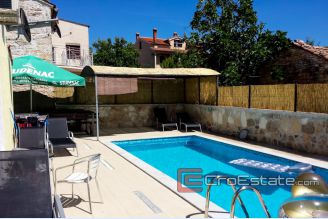 01 4366 30 Porec area house for sale swimming pool