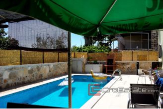 10 4366 30 Porec area house for sale swimming pool