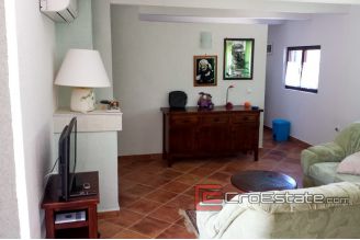 10 4366 30 Porec area house for sale swimming pool
