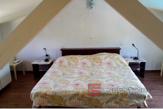 10 4366 30 Porec area house for sale swimming pool