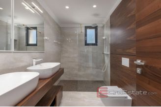 019 1021 06 Krk penthouse with pool and sea view for sale