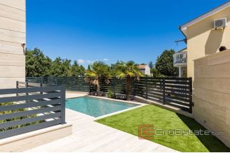 019 1021 06 Krk penthouse with pool and sea view for sale