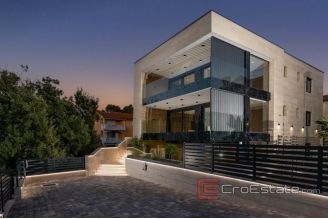 019 1021 06 Krk penthouse with pool and sea view for sale