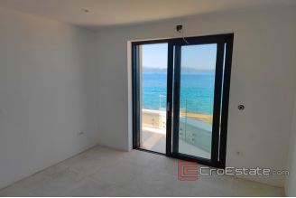 016 2021 356 zadar villa first row to the sea for sale