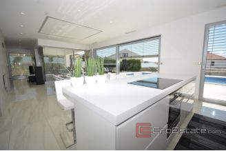 017 1021 10 Krk Luxury villa with sea view for sale