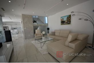 017 1021 10 Krk Luxury villa with sea view for sale