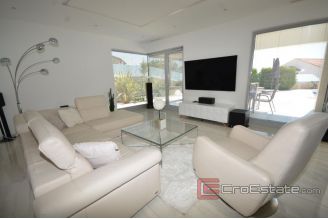 017 1021 10 Krk Luxury villa with sea view for sale