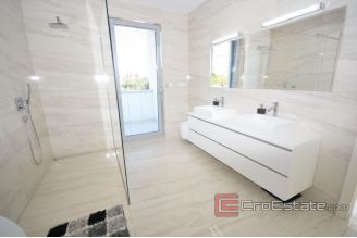 017 1021 10 Krk Luxury villa with sea view for sale