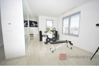 017 1021 10 Krk Luxury villa with sea view for sale